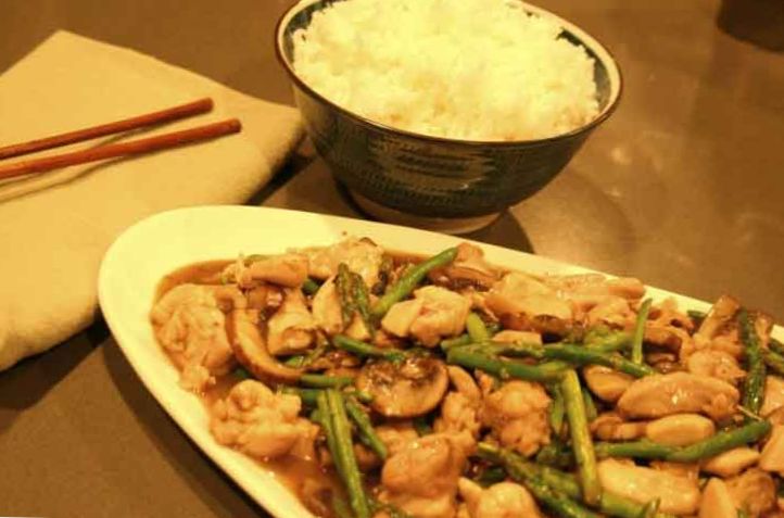 Stir-fried Chicken with Mushrooms and Asparagus