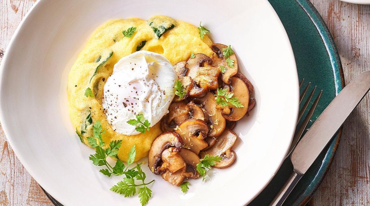 Spinach, Poached Eggs and Mushrooms with Crumpets